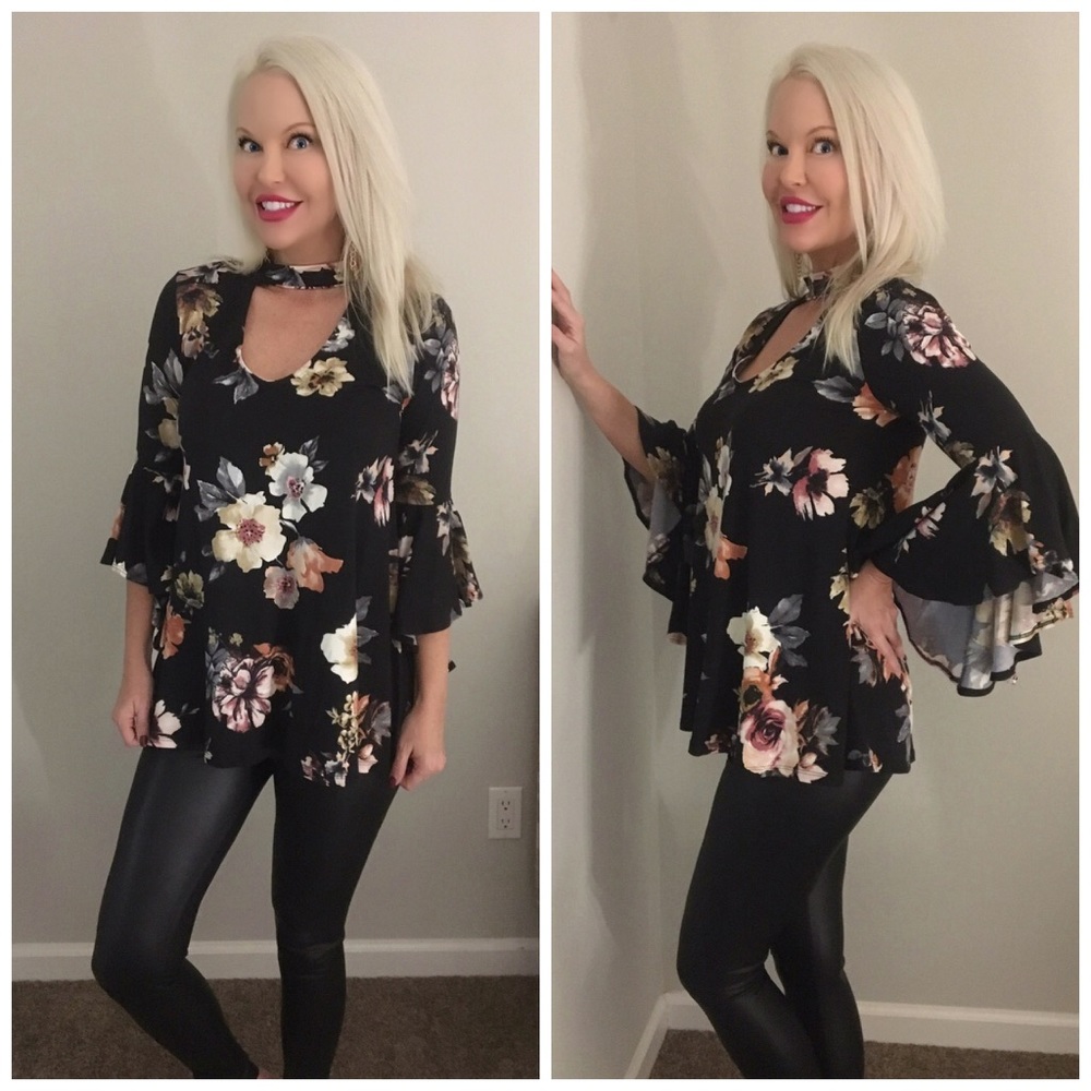 High Quality Black Mock Neck Bell Sleeve Top! 🌸 - Picture 4 of 5